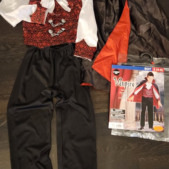 Halloween Costume - Vampire - Picture 7 of 10